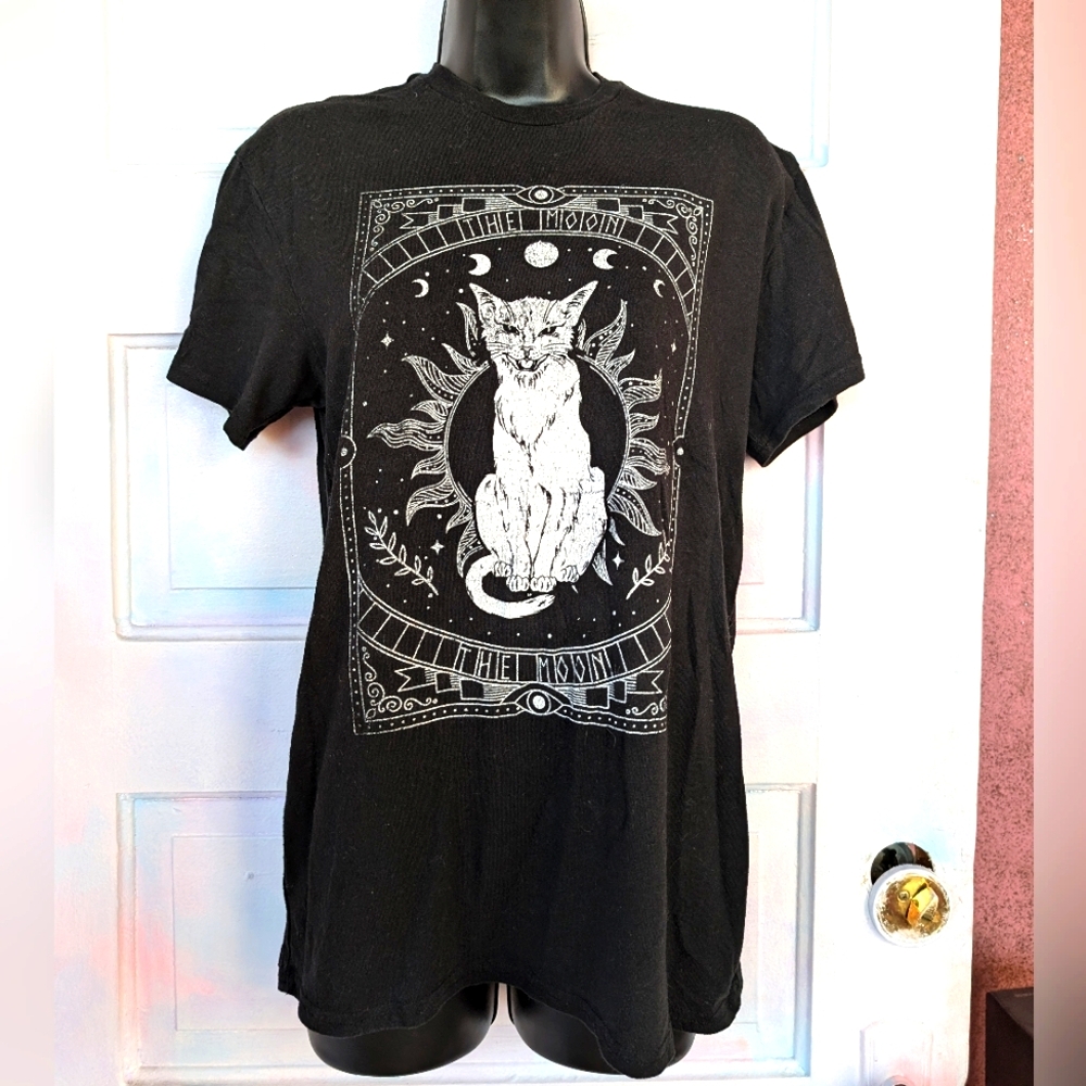Tarot Cat T-shirt size Medium "THE MOON"